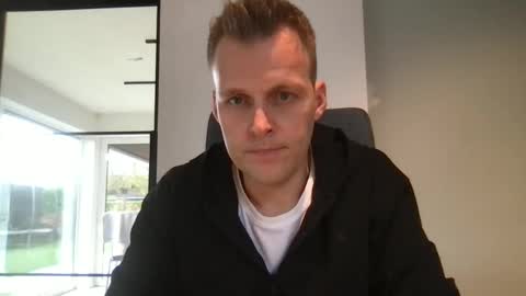 Snapshot of max_straight_1 chatting on 12.19.24 Max take off clothes online show from 12.19.24