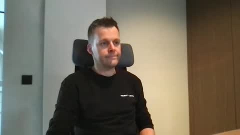 Snapshot of max_straight_1 chatting on 12.31.24 Max take off clothes online show from 12.31.24