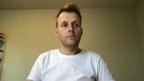 Snapshot of max_straight_1 chatting on 01.06.25 Max take off clothes online show from 01.06.25