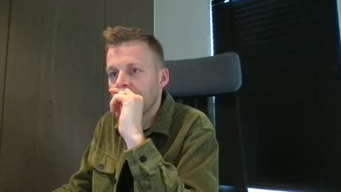 Snapshot of max_straight_1 chatting on 01.23.25 Max take off clothes online show from 01.23.25