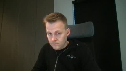 Snapshot of max_straight_1 chatting on 02.24.25 Max take off clothes online show from 02.24.25