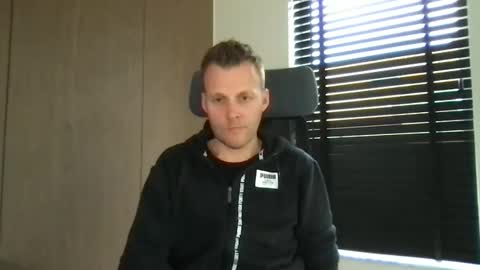 Snapshot of max_straight_1 chatting on 03.11.25 Max take off clothes online show from 03.11.25