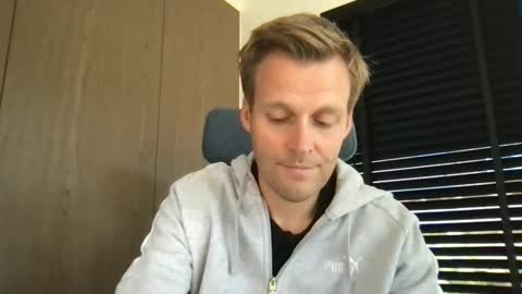 Snapshot of max_straight_1 chatting on 09.22.25 Max take off clothes online show from 09.22.25