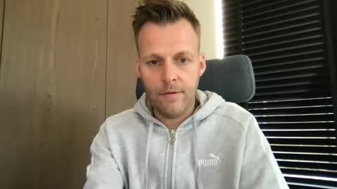 Snapshot of max_straight_1 chatting on 03.19.26 Max take off clothes online show from 03.19.26