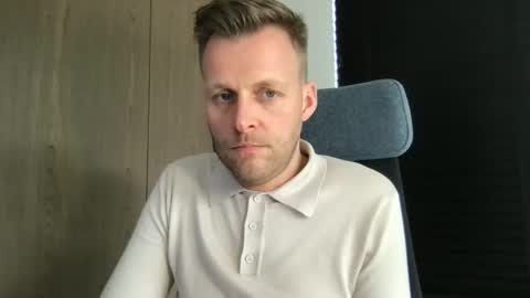 Snapshot of max_straight_1 chatting on 03.20.26 Max take off clothes online show from 03.20.26