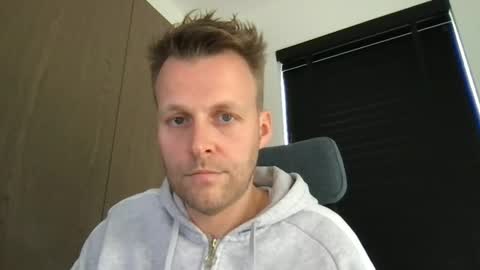 Snapshot of max_straight_1 chatting on 03.27.26 Max take off clothes online show from 03.27.26