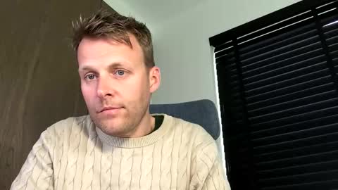 Snapshot of max_straight_1 chatting on 04.21.26 Max take off clothes online show from 04.21.26