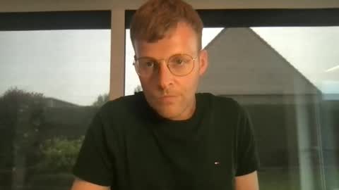 Snapshot of max_straight_1 chatting on 05.05.26 Max take off clothes online show from 05.05.26