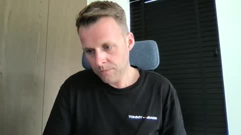 Snapshot of max_straight_1 chatting on 05.07.26 Max take off clothes online show from 05.07.26