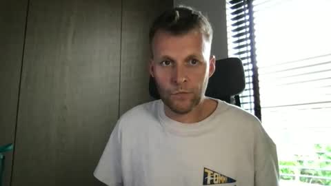 Snapshot of max_straight_1 chatting on 05.29.26 Max take off clothes online show from 05.29.26