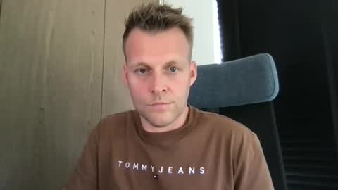 Snapshot of max_straight_1 chatting on 06.01.26 Max take off clothes online show from 06.01.26