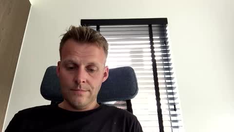 Snapshot of max_straight_1 chatting on 06.05.26 Max take off clothes online show from 06.05.26