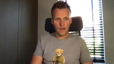 Snapshot of max_straight_1 chatting on 07.28.26 Max take off clothes online show from 07.28.26