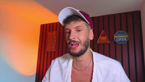 Max Taylor online show from 10.18.25