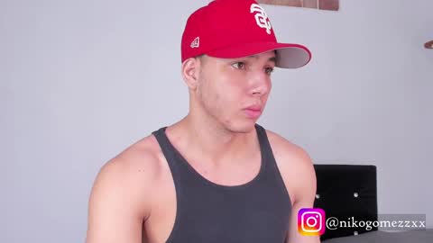 Snapshot of max_valiant chatting on 09.29.25 max online show from 09.29.25