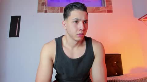 Snapshot of max_valiant chatting on 10.10.25 max online show from 10.10.25