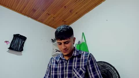 Snapshot of maxbigcock2025 chatting on 12.21.24 Max online show from 12.21.24