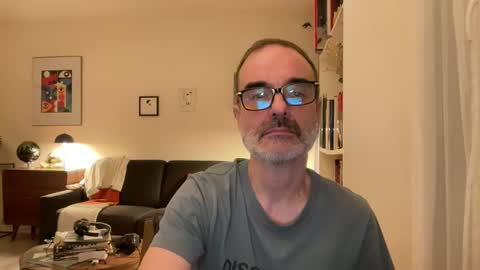 Snapshot of maxbow chatting on 01.09.25 Max Mikado online show from 01.09.25