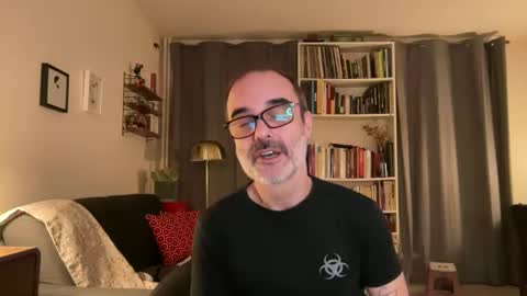 Snapshot of maxbow chatting on 01.28.25 Max Mikado online show from 01.28.25