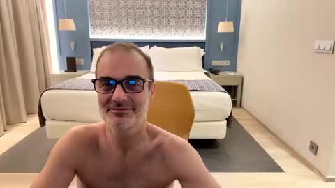 Snapshot of maxbow chatting on 03.06.25 Max Mikado online show from 03.06.25