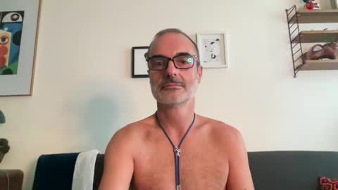 Snapshot of maxbow chatting on 10.21.25 Max Mikado online show from 10.21.25