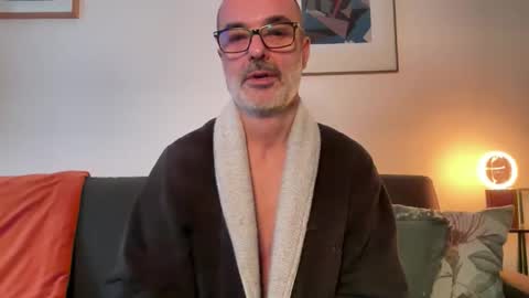 Snapshot of maxbow chatting on 11.22.25 Max Mikado online show from 11.22.25