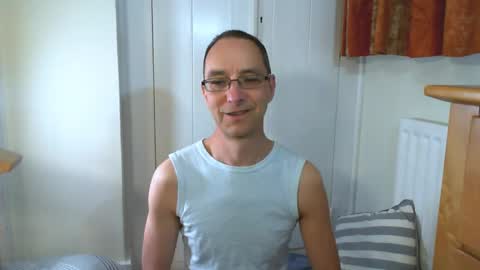Snapshot of maxdavies chatting on 04.26.26 Max Davies online show from 04.26.26