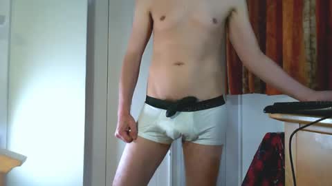 Snapshot of maxdavies chatting on 04.28.26 Max Davies online show from 04.28.26