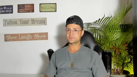 Snapshot of maxi_mux1 chatting on 04.23.26 MAXI online show from 04.23.26