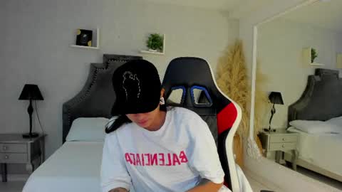 Snapshot of maxigarcia_ chatting on 06.20.26 Maxi online show from 06.20.26