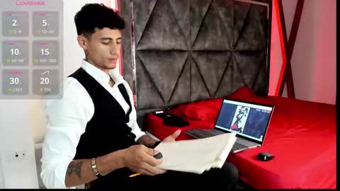 Snapshot of maximo_romano chatting on 10.23.25 Maximo online show from 10.23.25