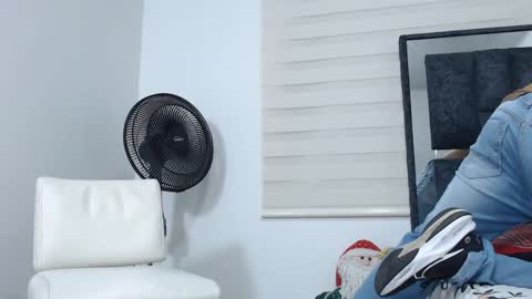 Maximo Sebastian online show from 12.25.24