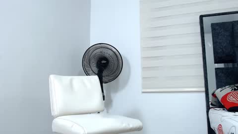 Maximo Sebastian online show from 01.06.25