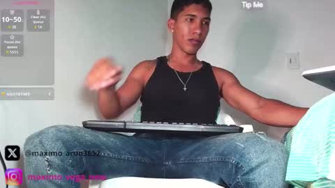 Maximo Aron Vega online show from 10.13.25