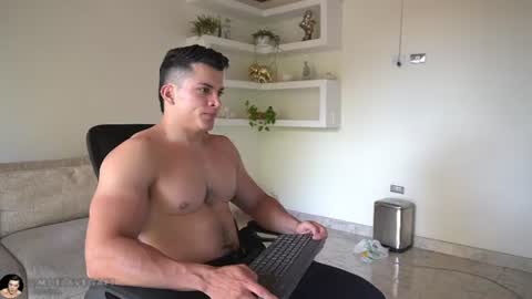 Snapshot of maximohoot chatting on 07.05.26 Sebastian online show from 07.05.26