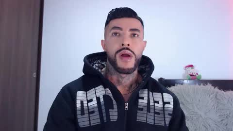 Independent Model online show from 12.04.25