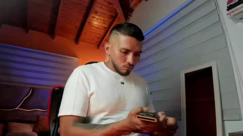 Snapshot of maximusclark chatting on 03.25.26 Maximus Clark online show from 03.25.26