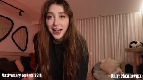 Maxine online show from 09.26.25