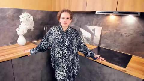 Snapshot of maxinefrary chatting on 02.23.25 Lucy online show from 02.23.25