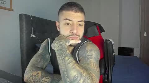 Snapshot of maxvibe_ chatting on 10.21.25 maxvibe_ online show from 10.21.25