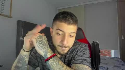 Snapshot of maxvibe_ chatting on 10.28.25 maxvibe_ online show from 10.28.25