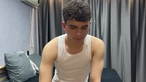 Snapshot of maxwoolf chatting on 05.19.26 Max online show from 05.19.26