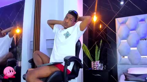 Snapshot of maxxx_bunny chatting on 02.13.25 bunny black online show from 02.13.25