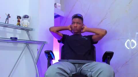 Snapshot of maxxx_bunny chatting on 02.18.25 bunny black online show from 02.18.25