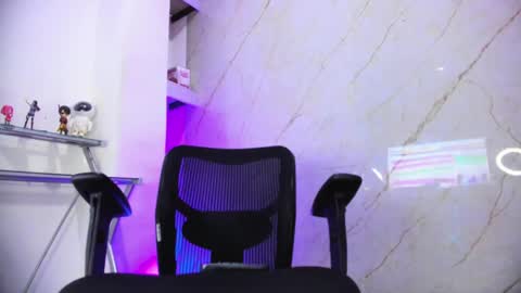 Snapshot of maxxx_bunny chatting on 02.19.25 bunny black online show from 02.19.25