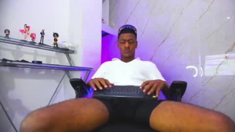 Snapshot of maxxx_bunny chatting on 02.20.25 bunny black online show from 02.20.25