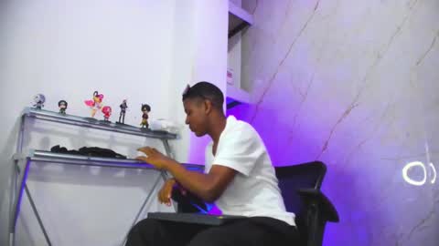 Snapshot of maxxx_bunny chatting on 02.21.25 bunny black online show from 02.21.25