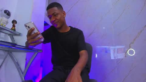 Snapshot of maxxx_bunny chatting on 02.25.25 bunny black online show from 02.25.25