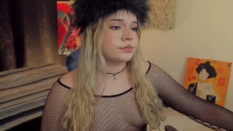 Maxine Minx online show from 12.22.24