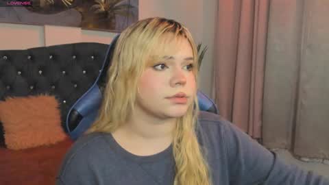 Maxine Minx online show from 02.03.25